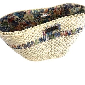 Great summer straw bag with front bow NWT